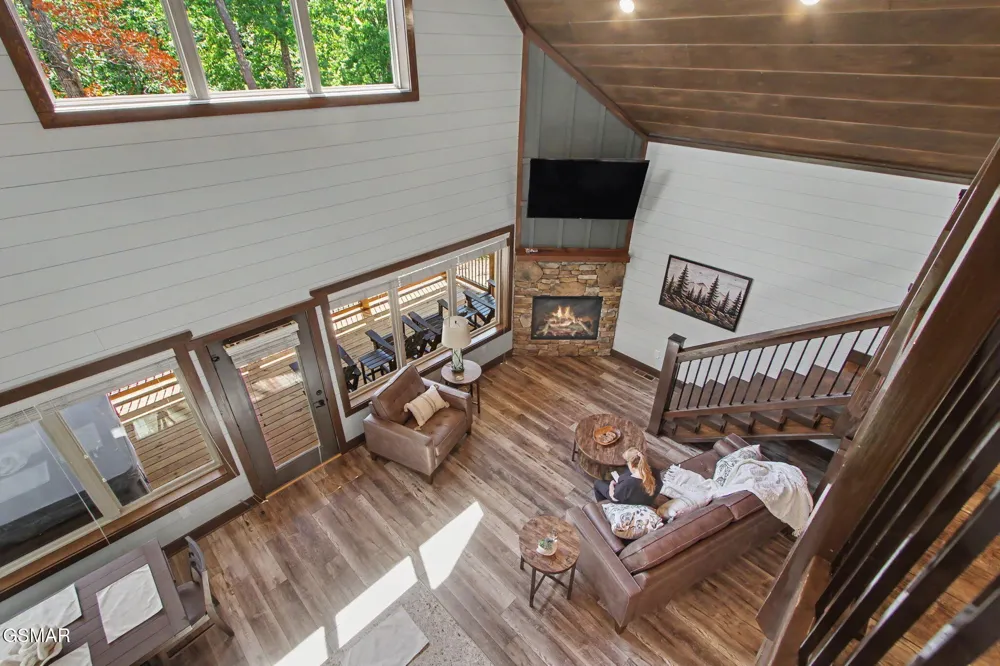1756 Stinnett Road Sevierville, TN 37876