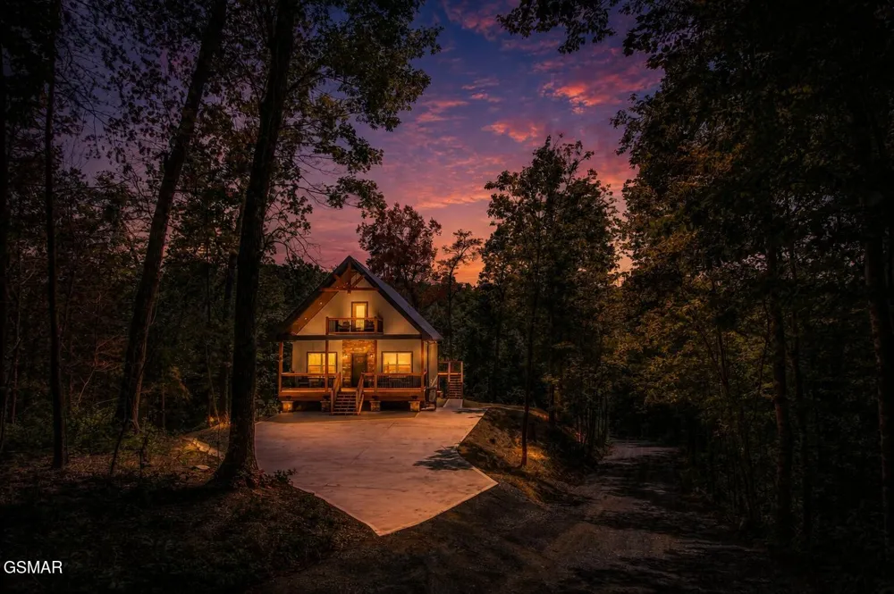 1756 Stinnett Road Sevierville, TN 37876