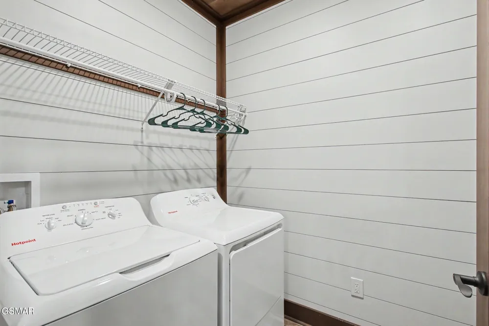 1756 Stinnett Road Sevierville, TN 37876