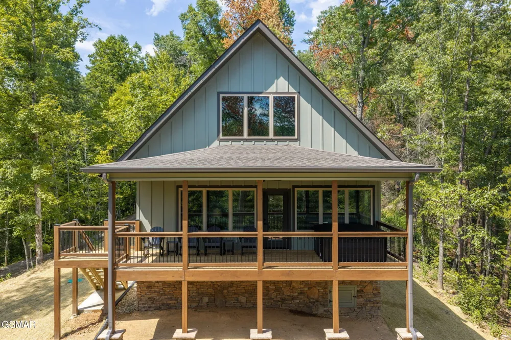 1756 Stinnett Road Sevierville, TN 37876