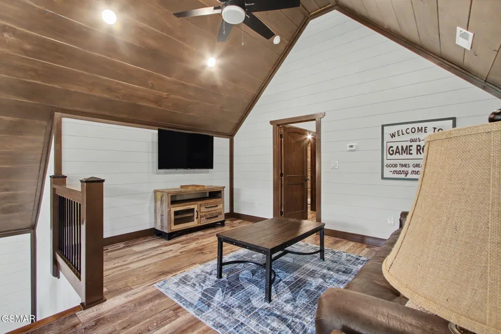 1756 Stinnett Road Sevierville, TN 37876