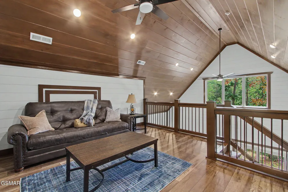 1756 Stinnett Road Sevierville, TN 37876