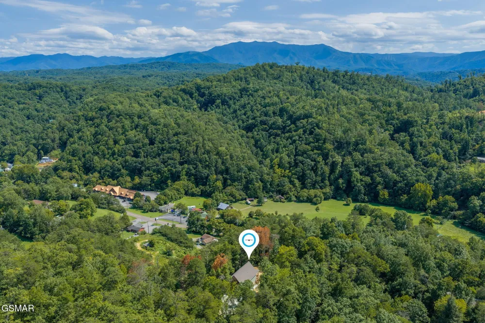 1756 Stinnett Road Sevierville, TN 37876