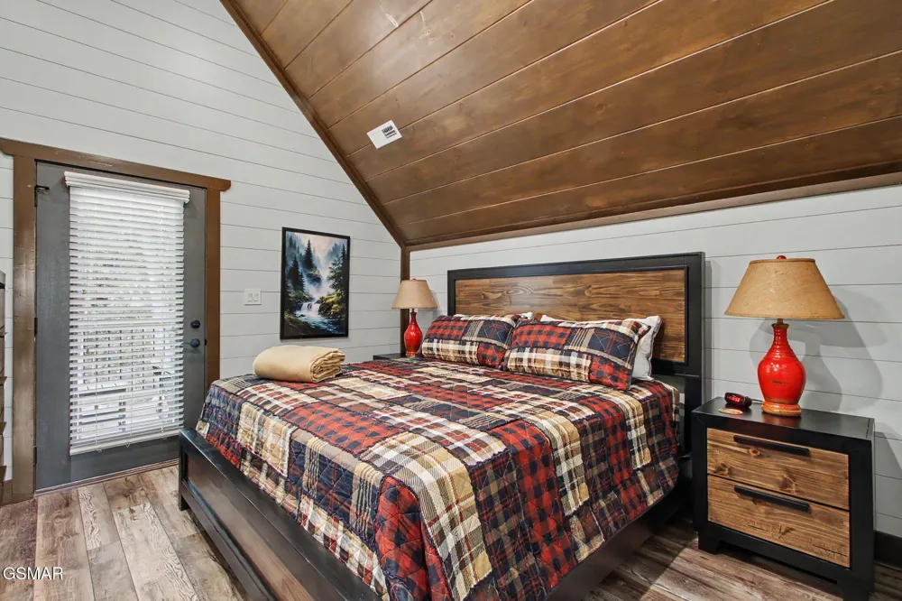 1756 Stinnett Road Sevierville, TN 37876