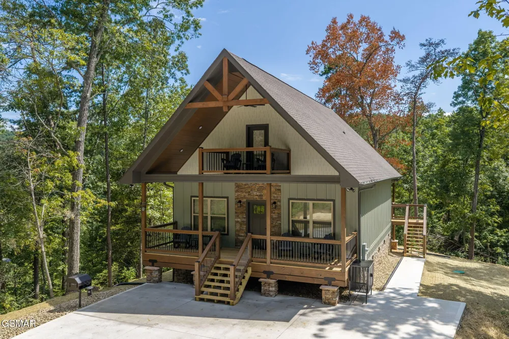 1756 Stinnett Road Sevierville, TN 37876