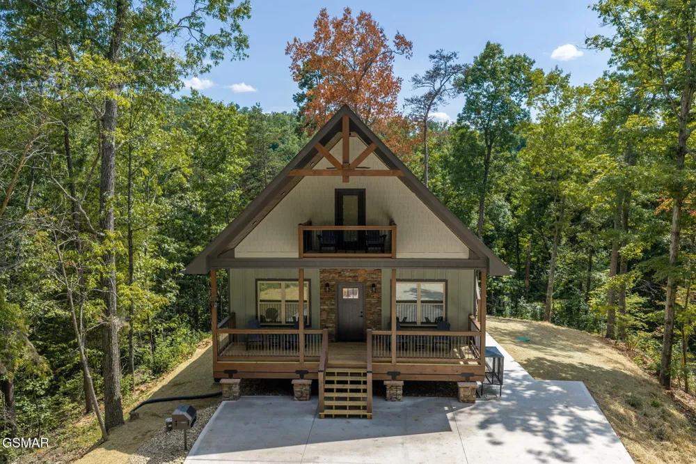 1756 Stinnett Road Sevierville, TN 37876