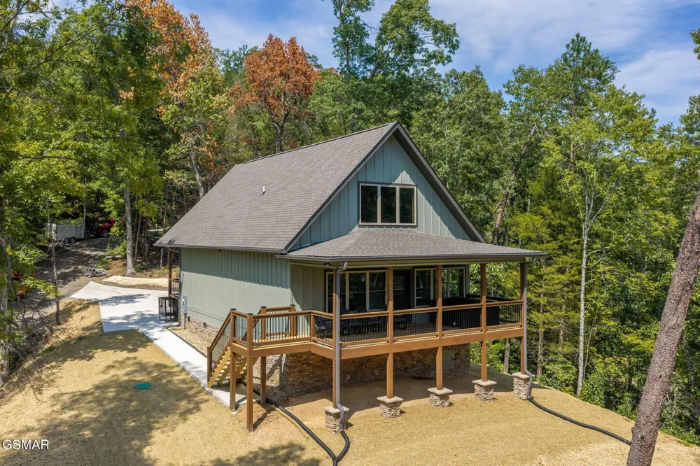 1756 Stinnett Road Sevierville, TN 37876