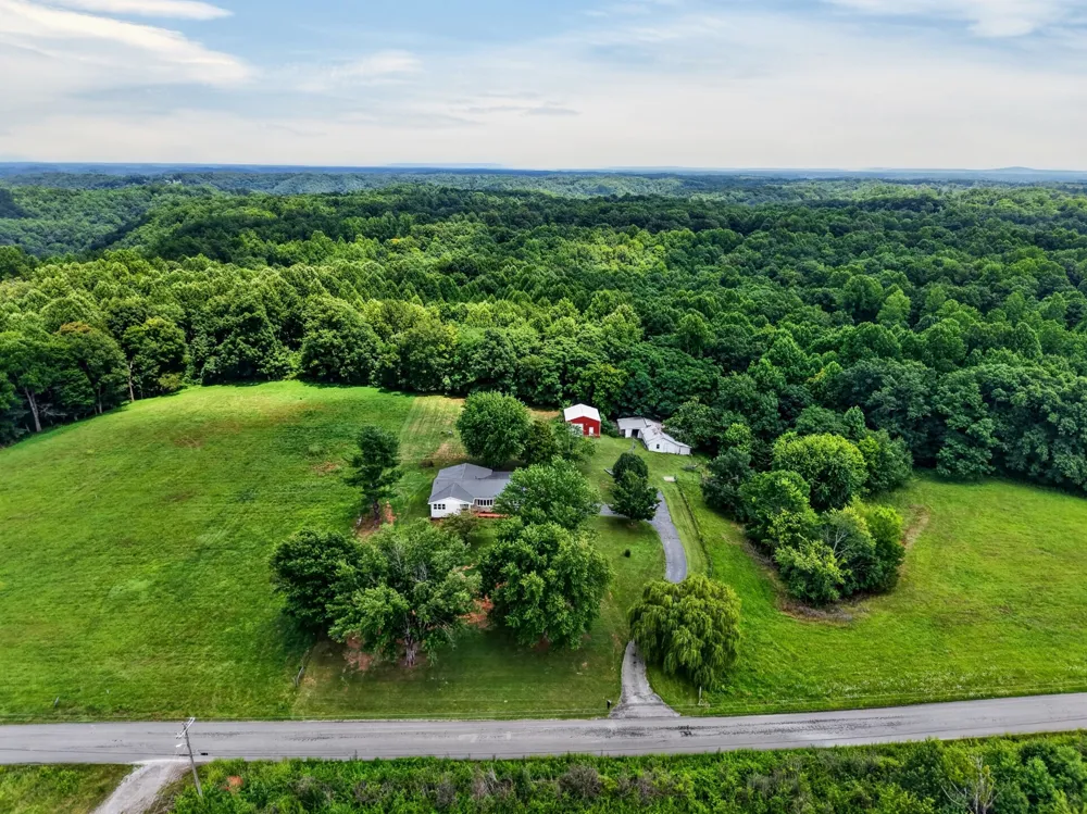1260 Coconut Ridge Rd Smithville, TN 37166