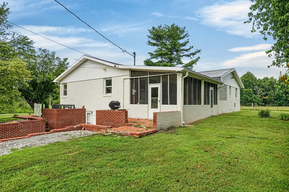 1260 Coconut Ridge Rd Smithville, TN 37166