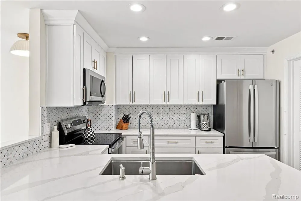 55415 Ambassador Court Shelby Charter Township, MI 48316