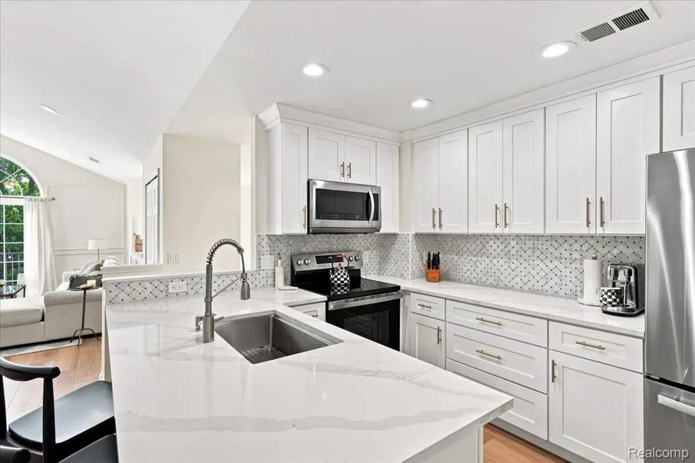 55415 Ambassador Court Shelby Charter Township, MI 48316