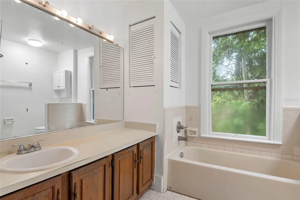 522 S OSCEOLA AVENUE Orlando, FL 32801