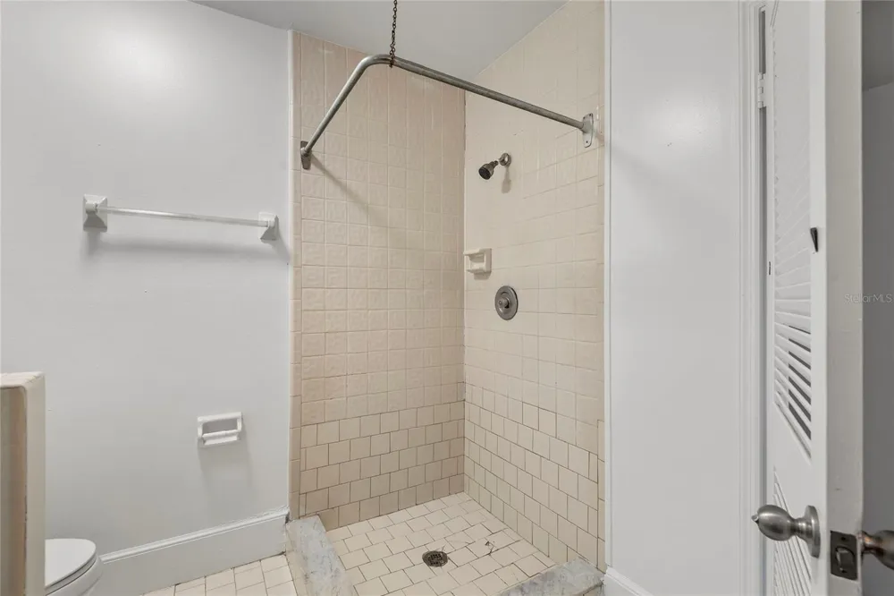 522 S OSCEOLA AVENUE Orlando, FL 32801
