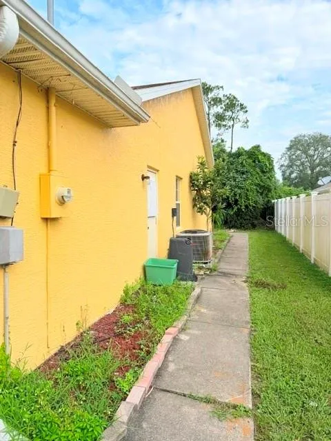12 FALLEN OAK LANE Palm Coast, FL 32137