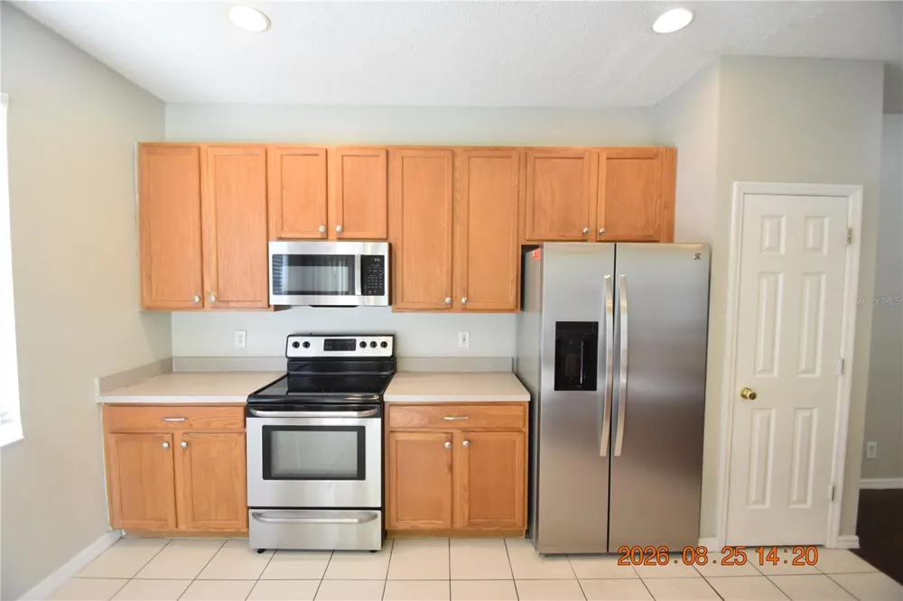 556 BLACK LION DRIVE NE #556 St Petersburg, FL 33716
