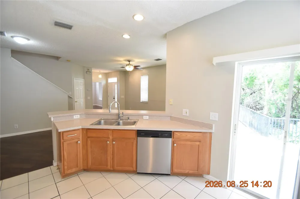 556 BLACK LION DRIVE NE #556 St Petersburg, FL 33716