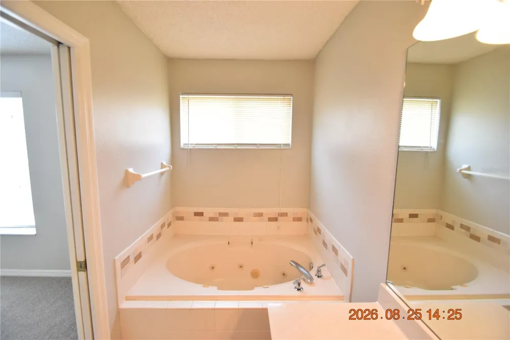 556 BLACK LION DRIVE NE #556 St Petersburg, FL 33716