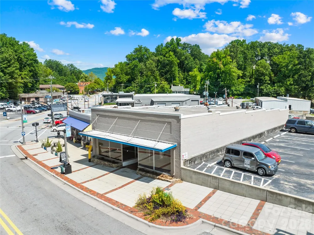 158,148 Trade Street Tryon, NC 28782