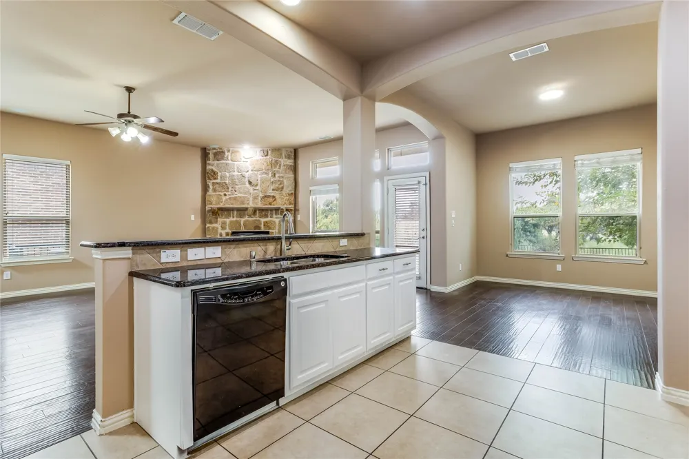 1014 Kaylie Street Grand Prairie, TX 75052