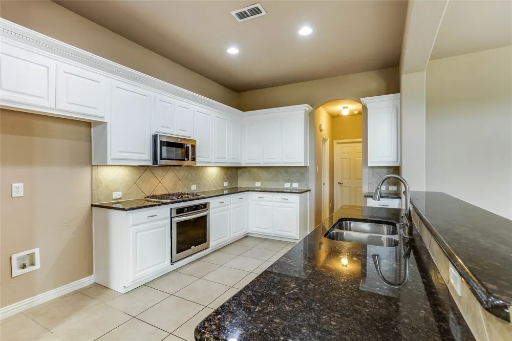 1014 Kaylie Street Grand Prairie, TX 75052