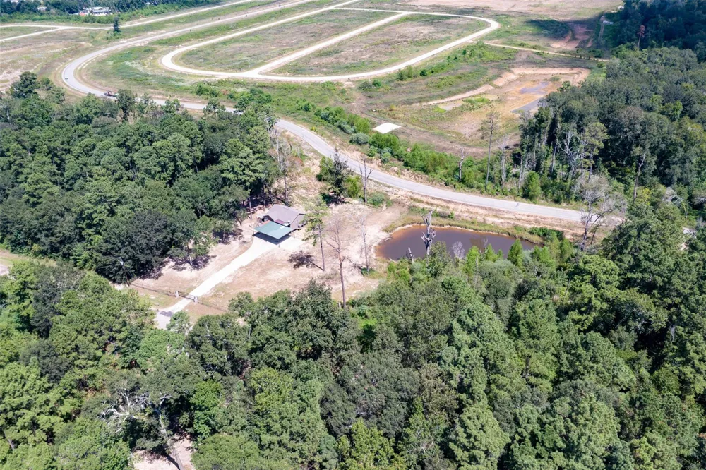1906 County Road 3434 Cleveland, TX 77327