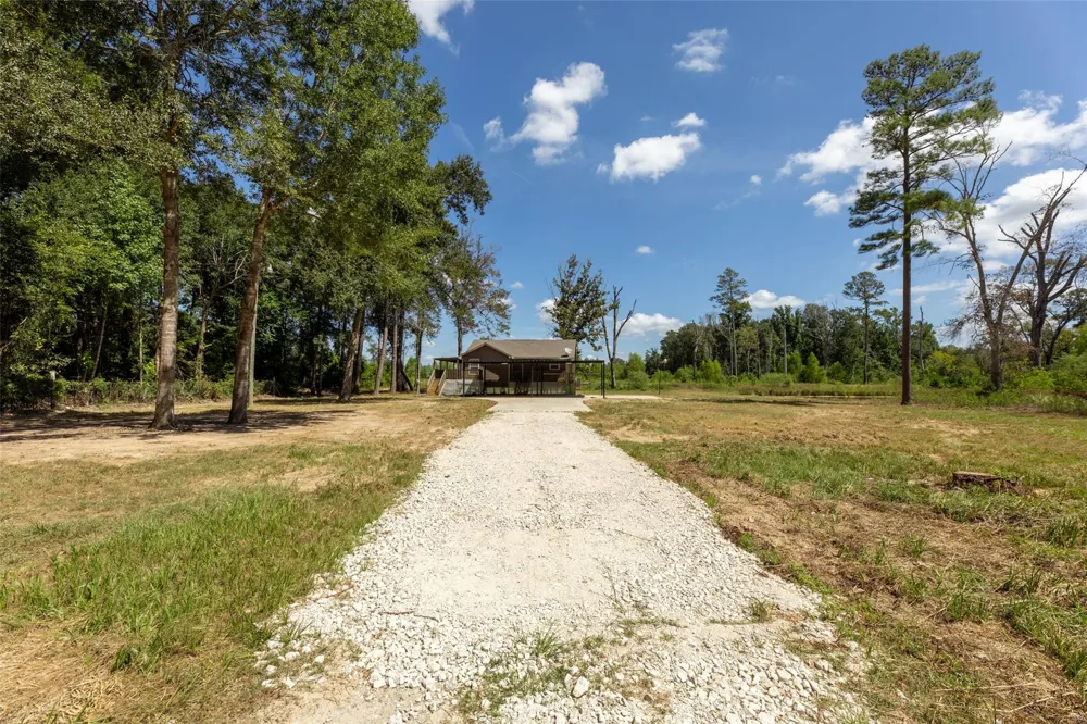 1906 County Road 3434 Cleveland, TX 77327