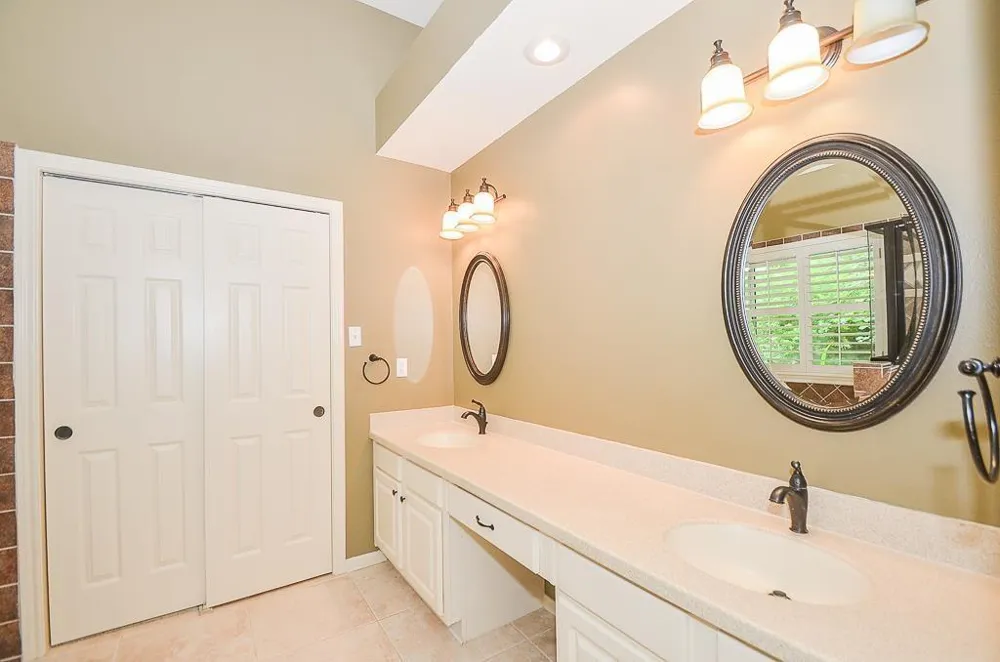 46 Grants Lake Circle Sugar Land, TX 77479
