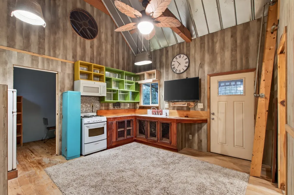 156 Sunshine Mountain Lane Mc Minnville, TN 37110