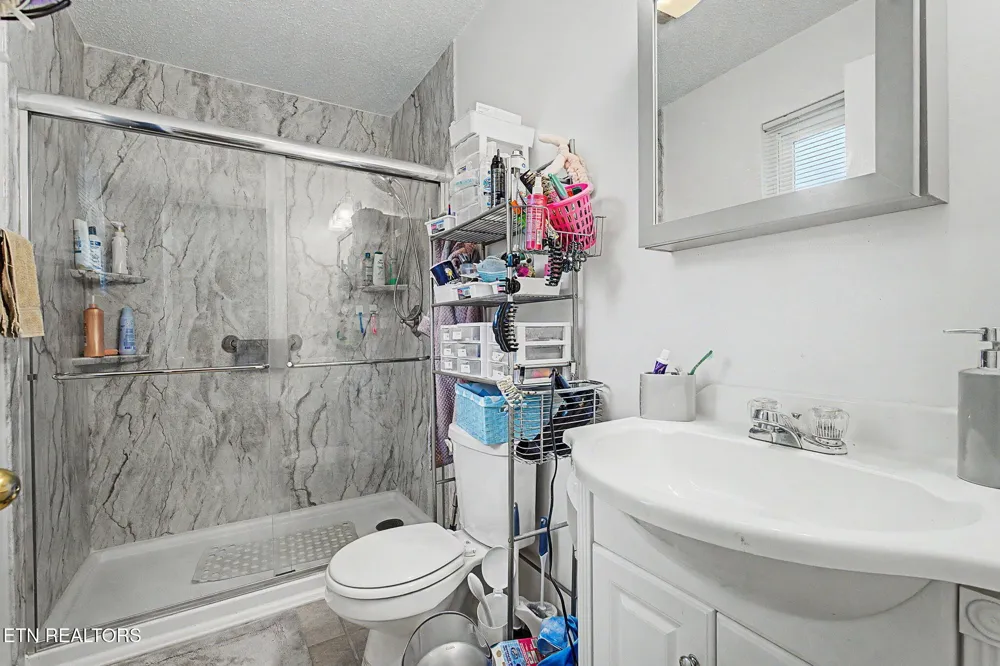 117 Bertha Lane Jacksboro, TN 37757