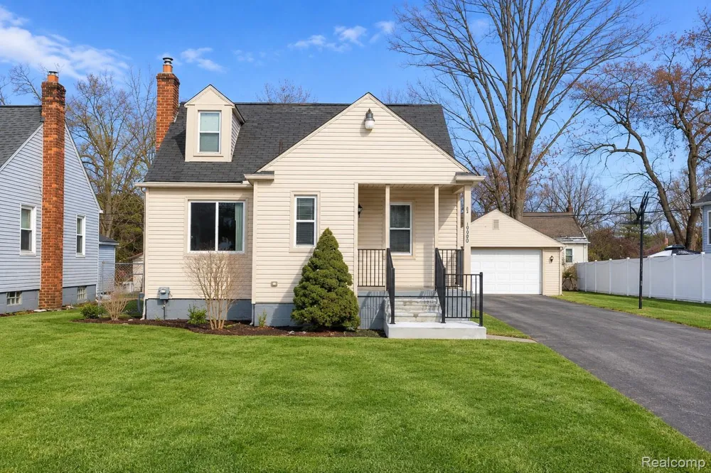 19490 Goldwin Street Southfield City, MI 48075