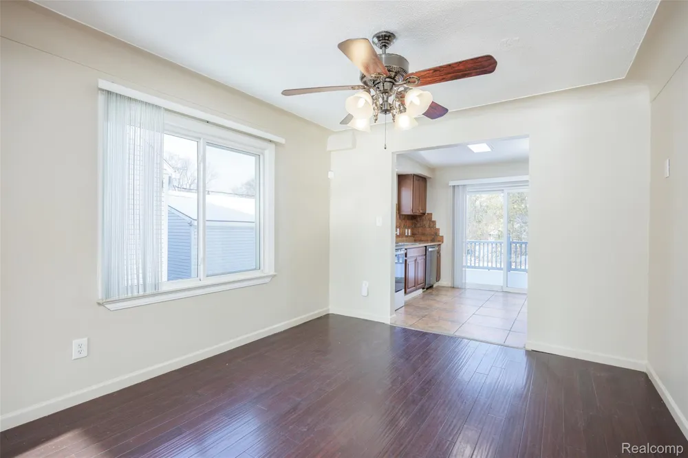 19490 Goldwin Street Southfield City, MI 48075