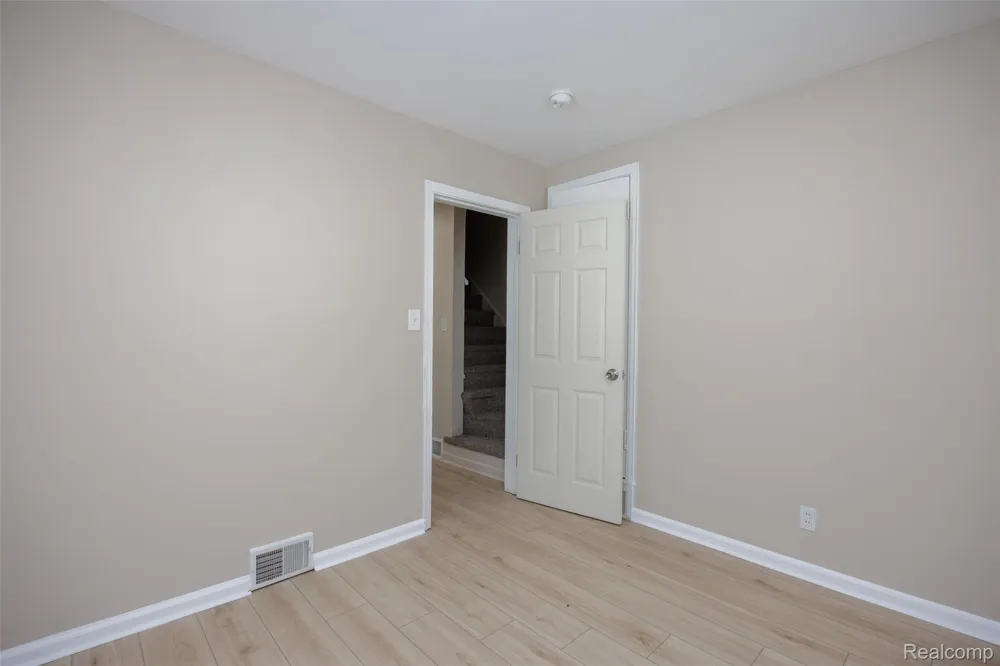 19490 Goldwin Street Southfield City, MI 48075