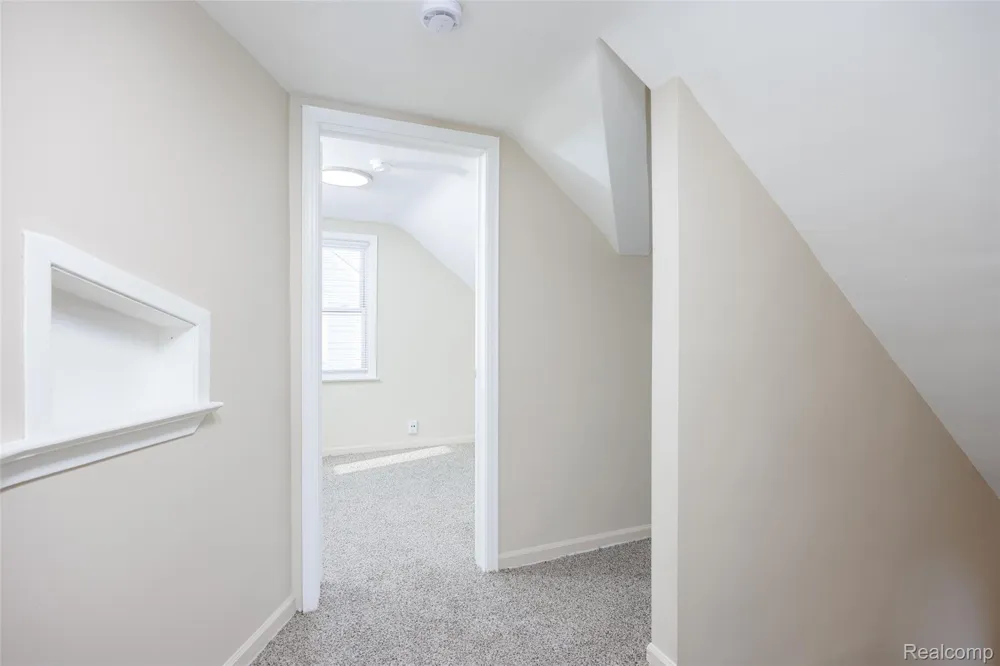 19490 Goldwin Street Southfield City, MI 48075