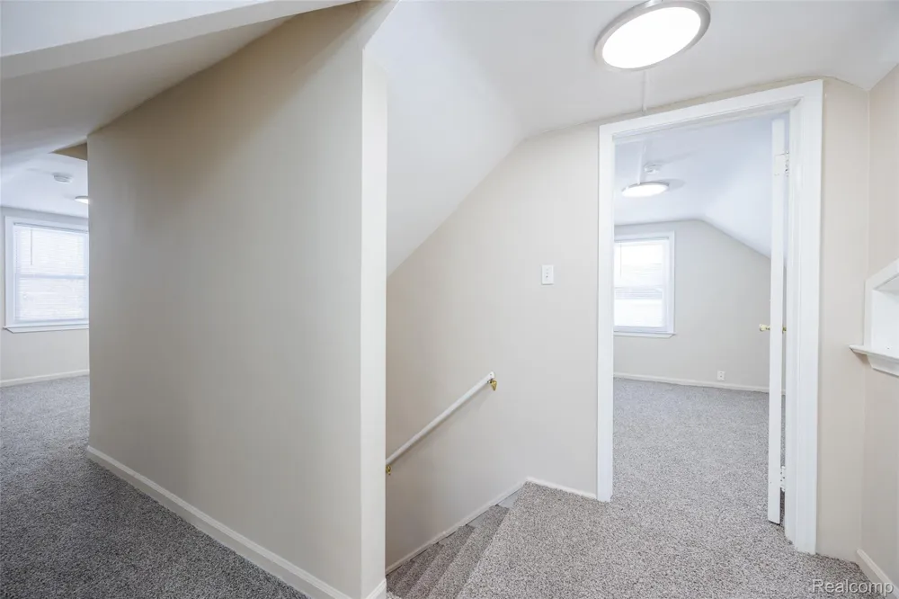 19490 Goldwin Street Southfield City, MI 48075