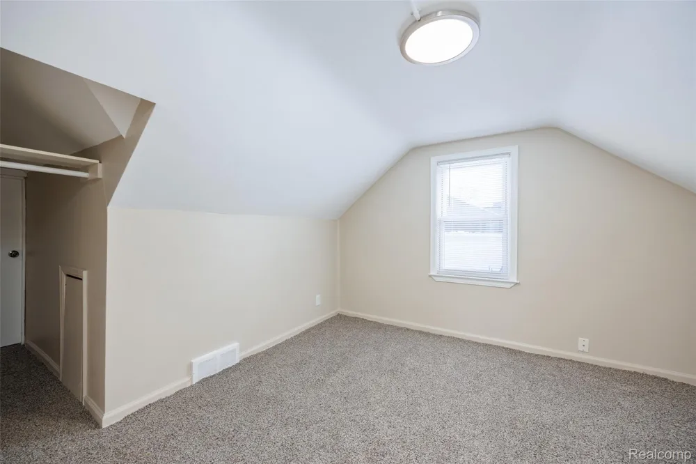 19490 Goldwin Street Southfield City, MI 48075