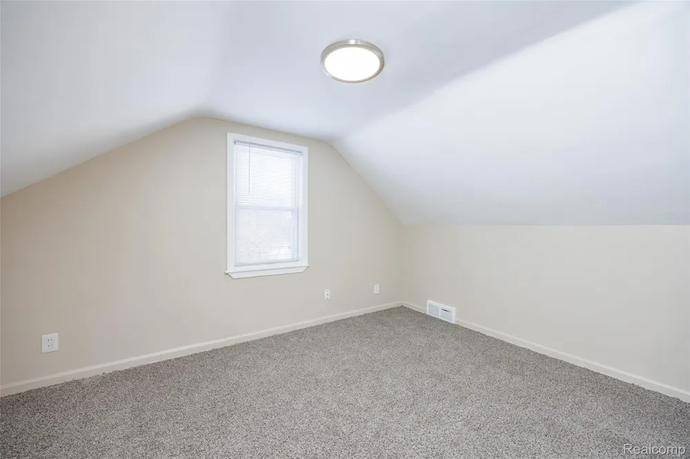 19490 Goldwin Street Southfield City, MI 48075