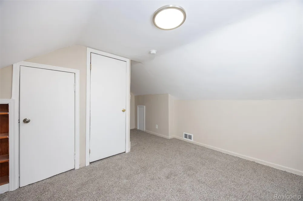 19490 Goldwin Street Southfield City, MI 48075