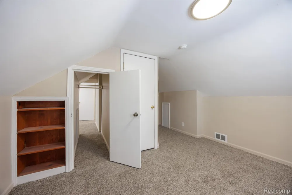 19490 Goldwin Street Southfield City, MI 48075