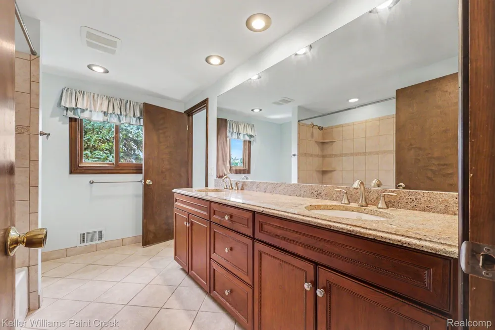 2717 Powderhorn Ridge Road Rochester Hills City, MI 48309
