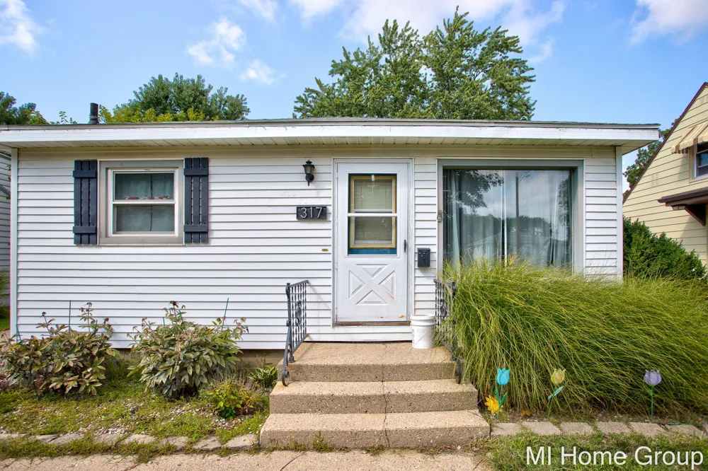 317 W 28th Street Holland City, MI 49423