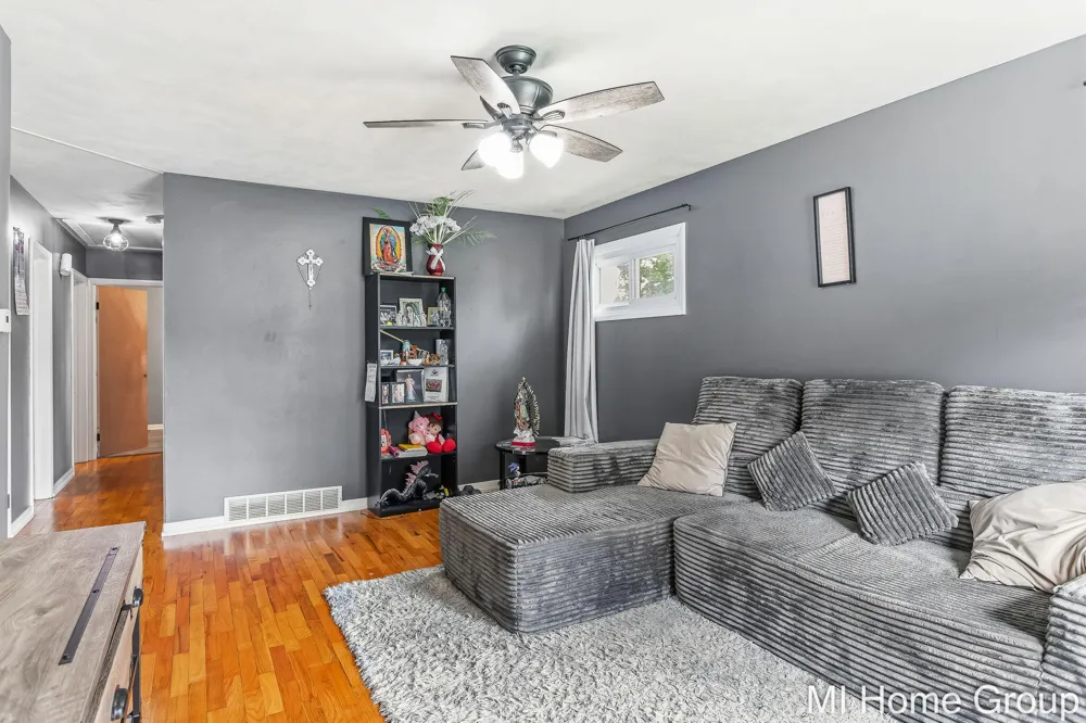 317 W 28th Street Holland City, MI 49423