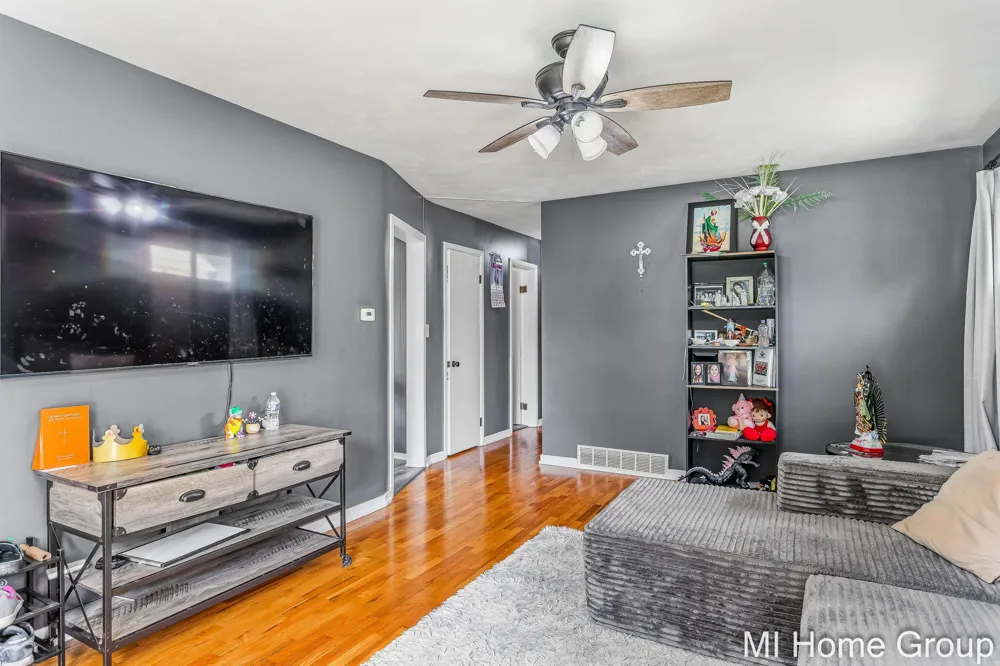317 W 28th Street Holland City, MI 49423