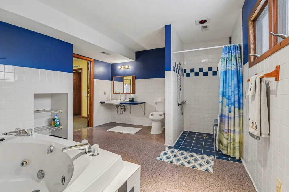 3135 Lakeshore Drive Muskegon City, MI 49441