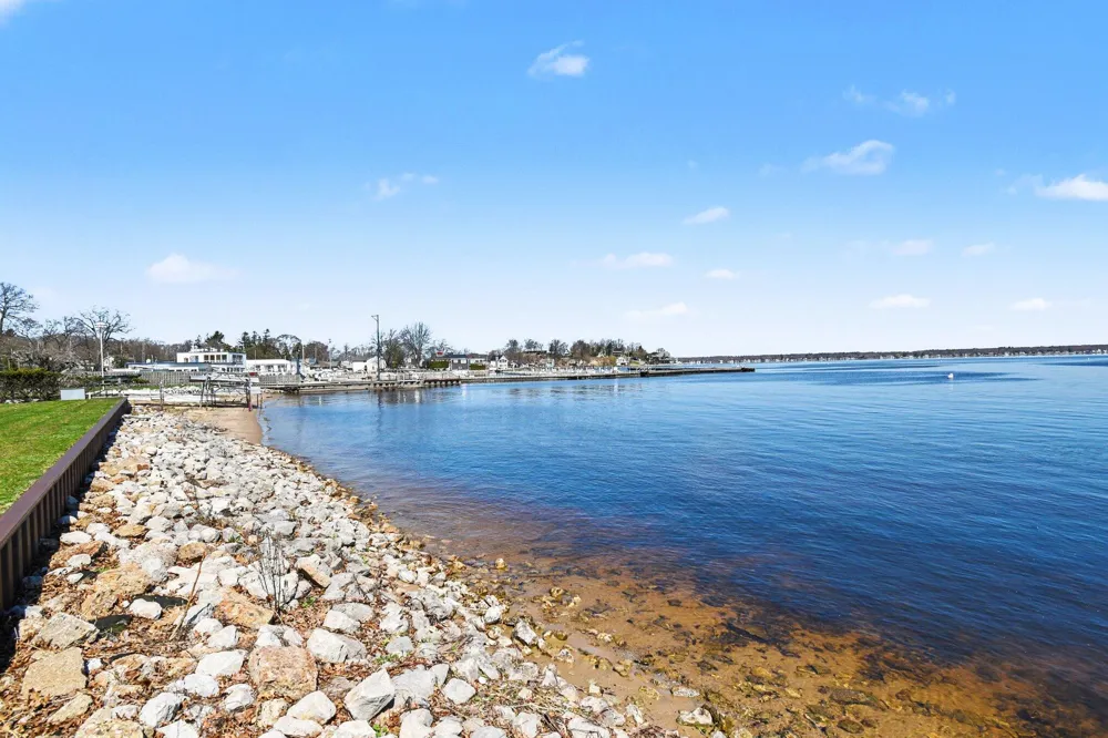 3135 Lakeshore Drive Muskegon City, MI 49441