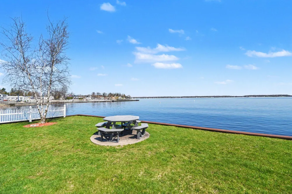 3135 Lakeshore Drive Muskegon City, MI 49441