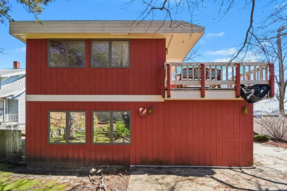 3135 Lakeshore Drive Muskegon City, MI 49441