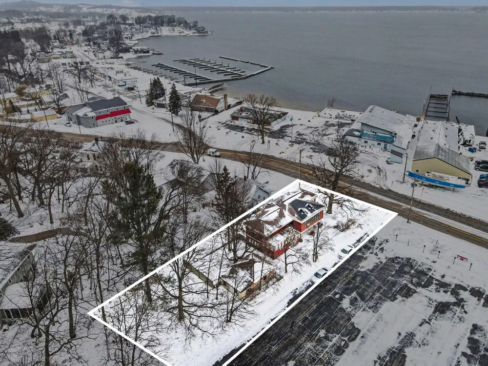 3135 Lakeshore Drive Muskegon City, MI 49441