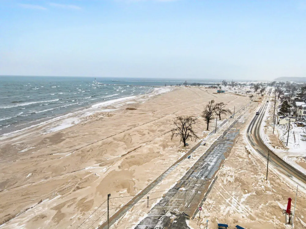 3135 Lakeshore Drive Muskegon City, MI 49441
