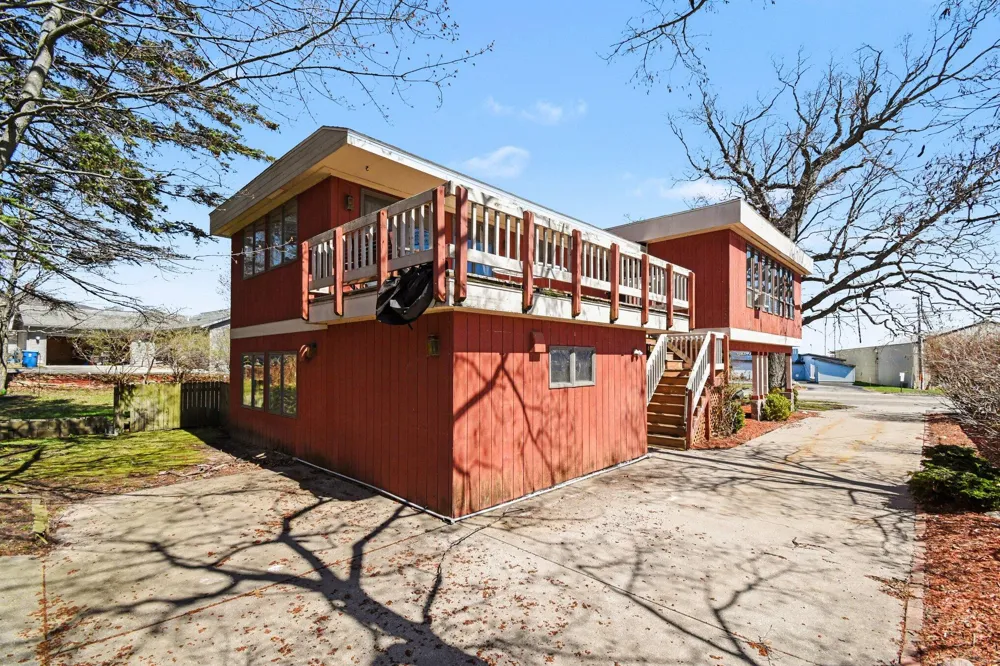3135 Lakeshore Drive Muskegon City, MI 49441