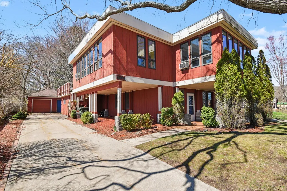 3135 Lakeshore Drive Muskegon City, MI 49441